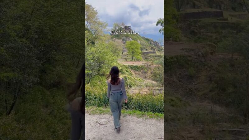 まるでジブリの世界へ”天空の城跡”